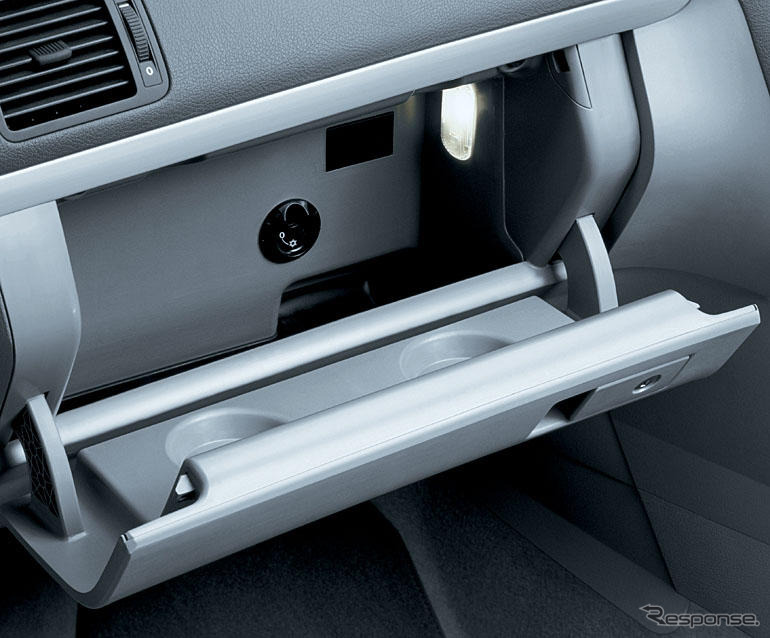 【VW『トゥーラン』写真蔵】これだけあれば……充実の小物入れ