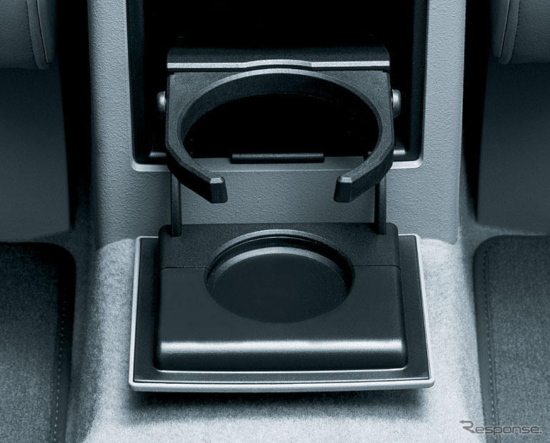 【VW『トゥーラン』写真蔵】これだけあれば……充実の小物入れ