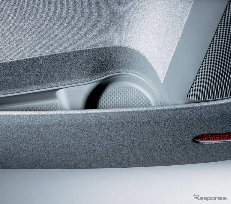 【VW『トゥーラン』写真蔵】これだけあれば……充実の小物入れ