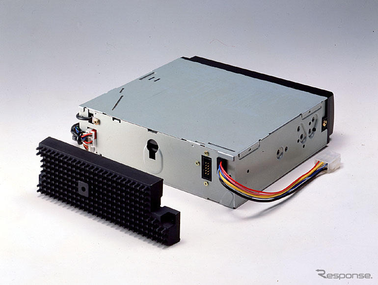 ナカミチ、1DINサイズの6連奏CDチェンジャー/レシーバーを発売