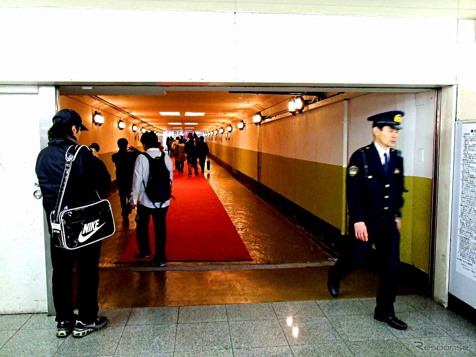 両国駅3番ホームへの連絡通路は今回のイベントでも開放される予定