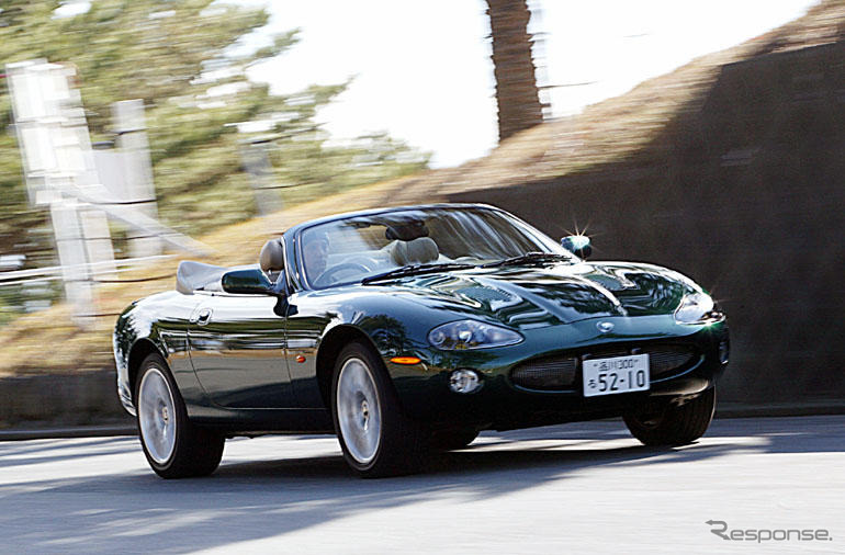 【'04 JAIA】小沢コージ　ジャガー『XKR』はっきりいって、昔のイメージで勝負してます