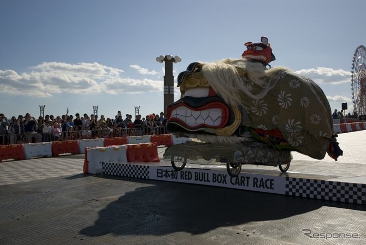 2009年に日本で初開催されたレッドブル・ボックスカートレースの様子
