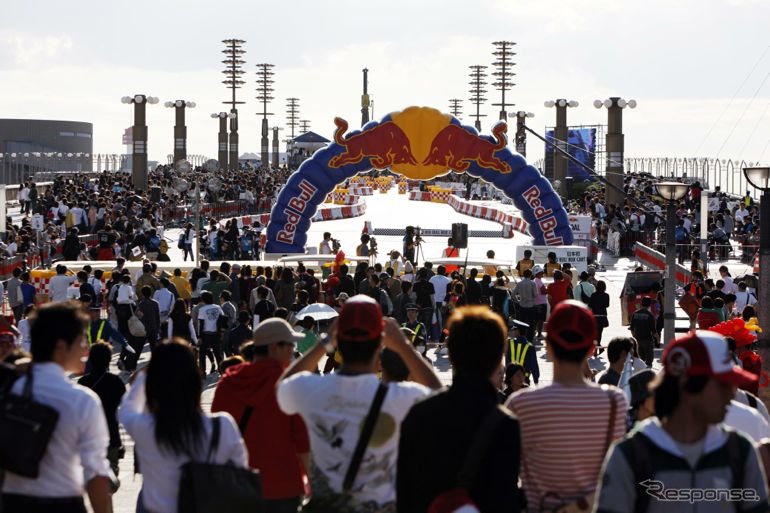 2009年に日本で初開催されたレッドブル・ボックスカートレースの様子