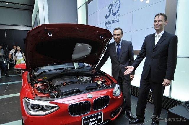 ロペス氏（向かって左）とクルーガー氏（BMWジャパン社長。BMW 1シリーズ日本発表）