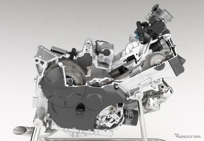 ホンダの2輪向け新開発700ccエンジン (写真：6速ミッションとの組み合わせ）
