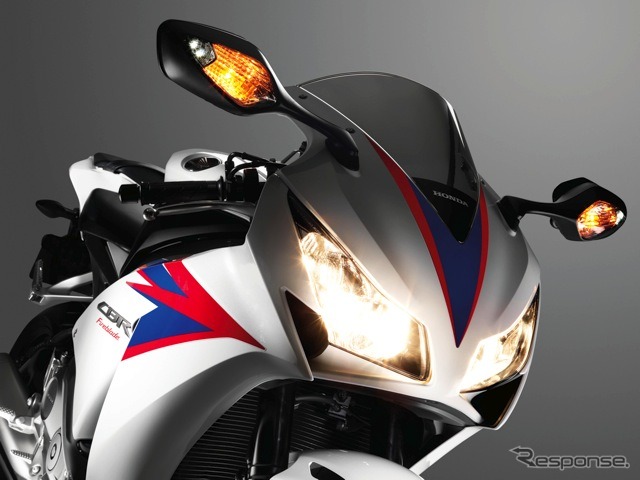 ホンダCBR1000RRファイアーブレード新型