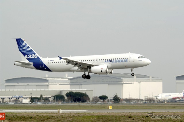 V2500エンジンを搭載したA320従来型機。