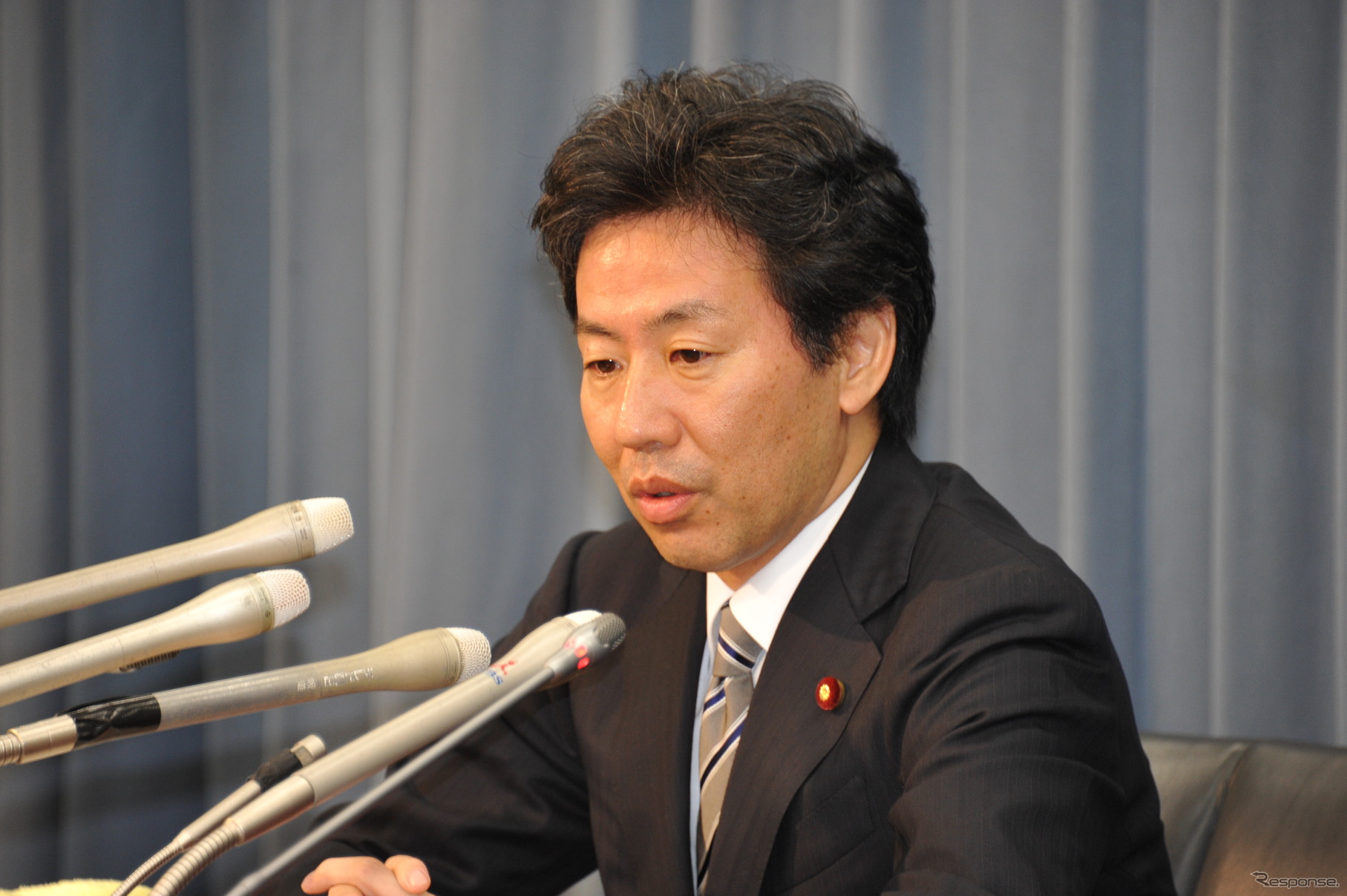 安住淳財務相