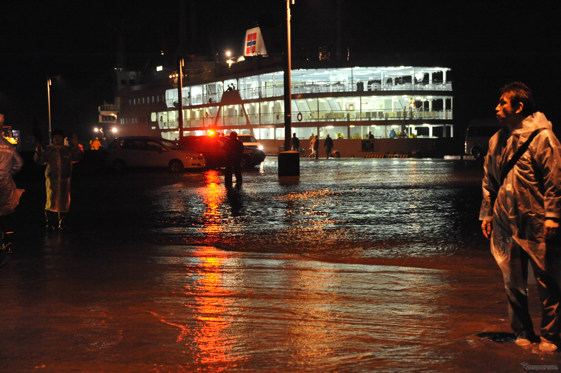 早朝、東京からの船がついた時には、桟橋が水に浸かるほどの豪雨だった三宅島（21日・三宅島錆が浜港）