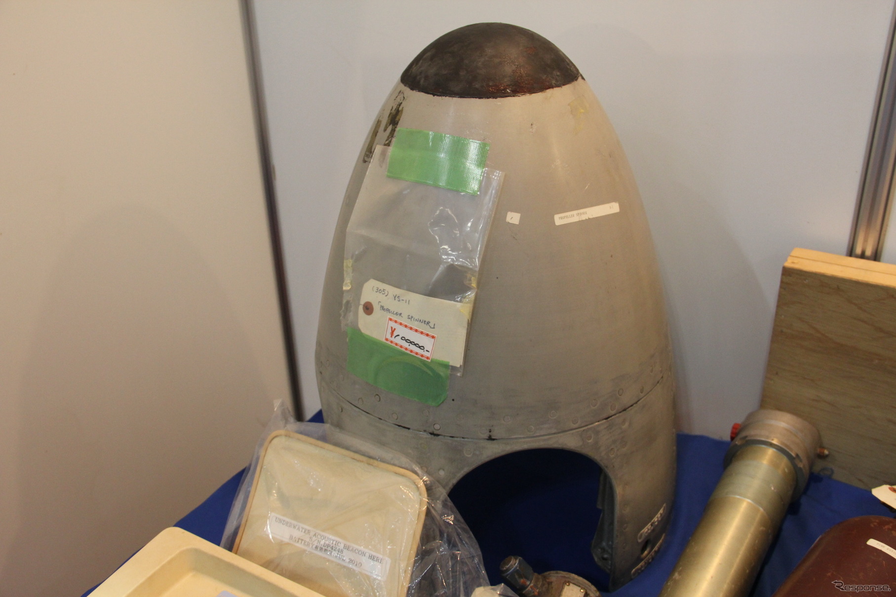 東京国際航空宇宙展2011の航空機部品マーケットではYS-11の部品をはじめ“空のお宝”が注目を集めていた