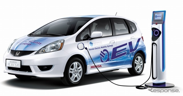 ホンダ フィットEV（実証実験車）＋充電器