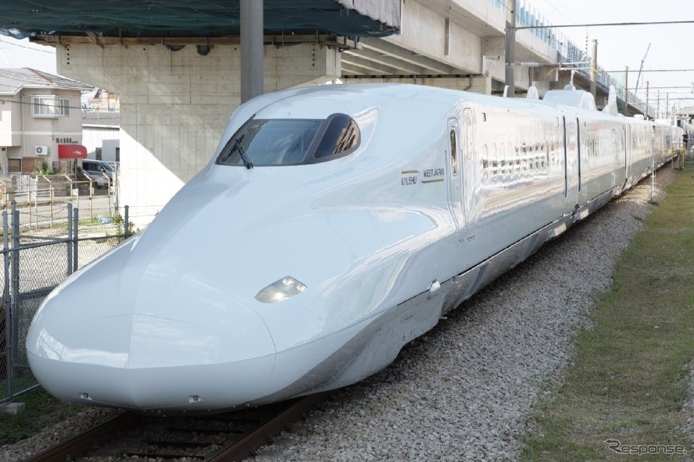 西日本旅客鉄道と九州旅客鉄道の山陽・九州新幹線（N700系7000/8000番代新幹線電車）