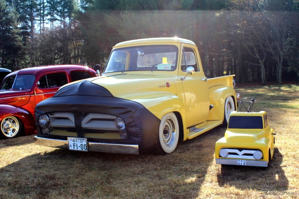 フォードF100とその子供。