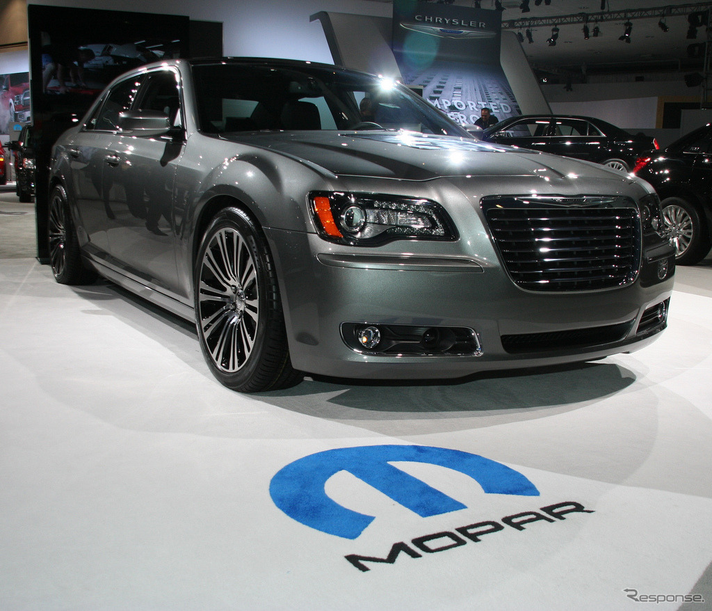 クライスラー300Cの最強グレード「SRT8」をベースに排気量を7.0リットルへ拡大した「300S 426」(ロサンゼルスモーターショー11）
