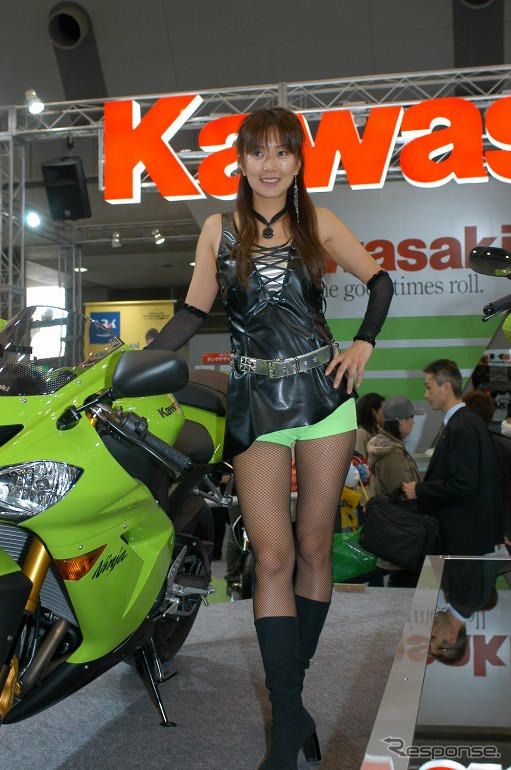 【東京モーターサイクルショー04】コンパニオン写真蔵…ズッキューン