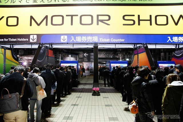 時間制限もあるチケットゆえ、スムーズに入場するために500円玉を準備しておきたい。