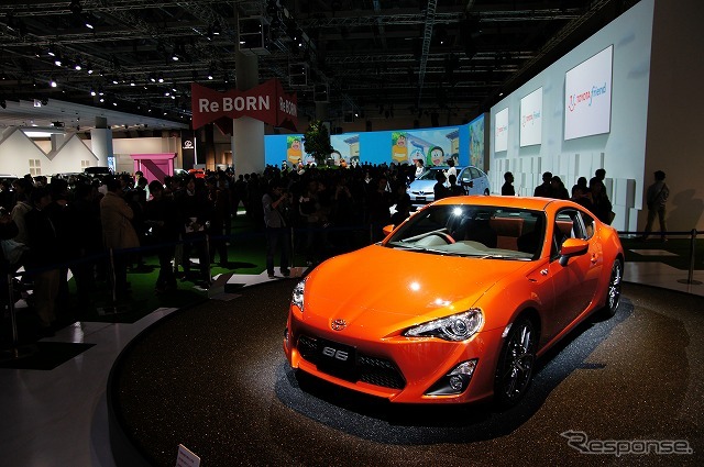 人気のトヨタ『86』にも容易に接近できる。