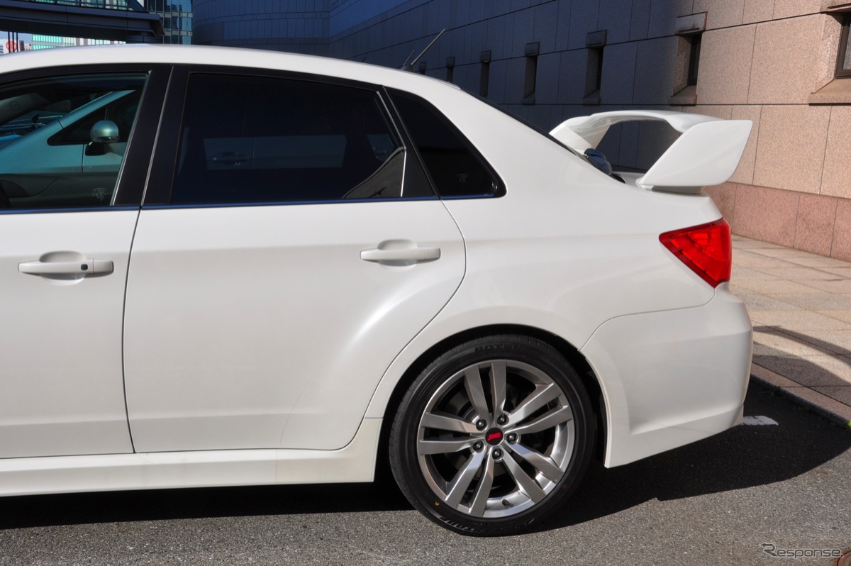 スバル インプレッサ WRX STI 4ドア