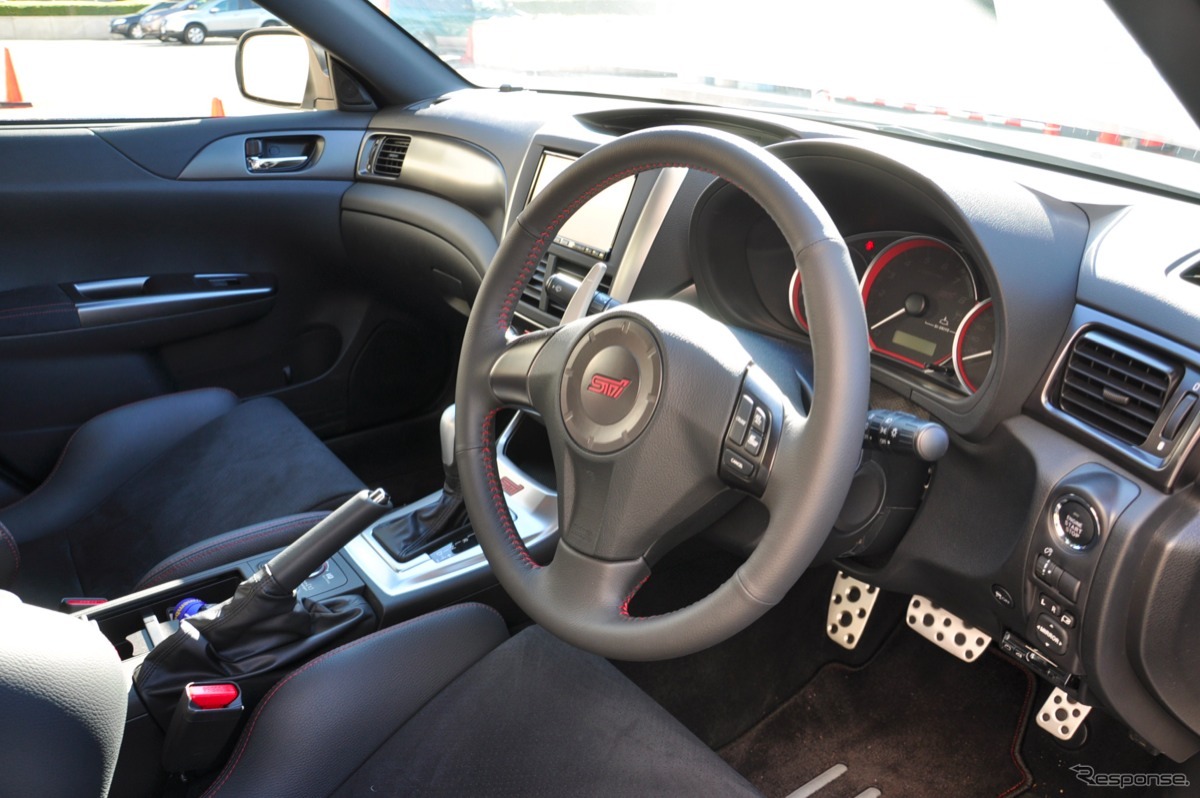 スバル インプレッサ WRX STI 4ドア