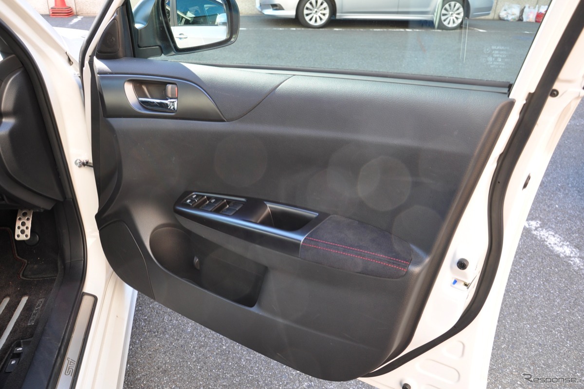 スバル インプレッサ WRX STI 4ドア
