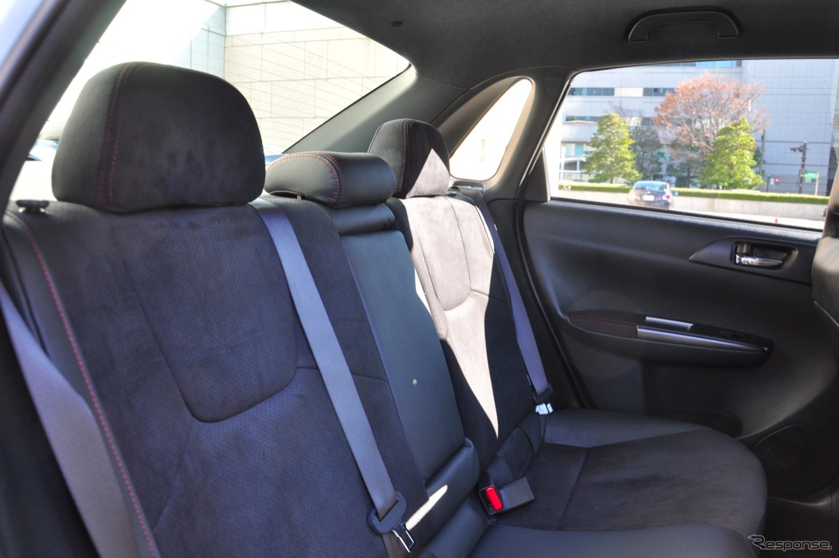 スバル インプレッサ WRX STI 4ドア