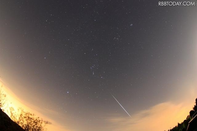 昨年撮影された「ふたご座流星群」（2010年12月14日23時48分）
