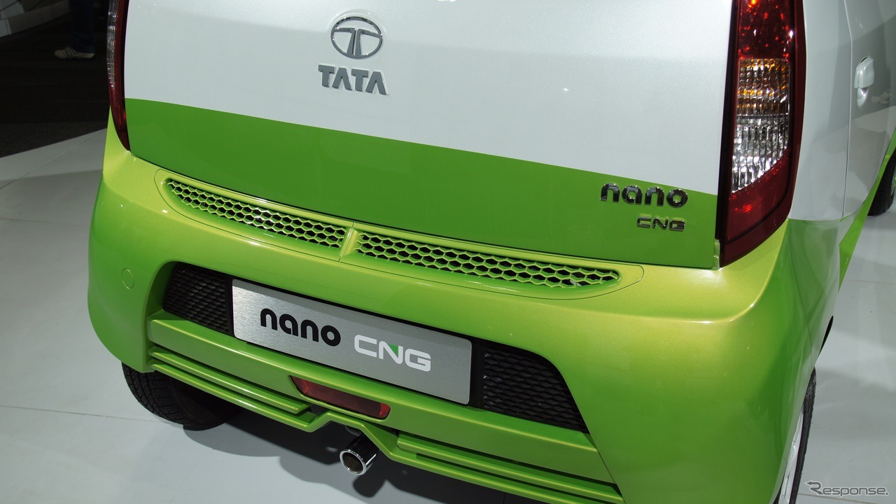 インドのタタモーターズが2012年内に発売予定の天然ガス車、ナノCNG（デリーモーターショー12）