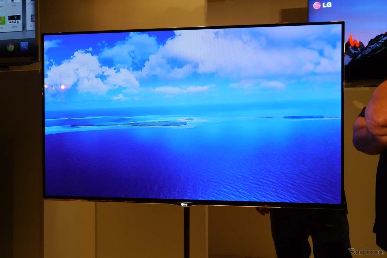 55型の有機ELテレビ。とにかくその薄さに注目が集まった
