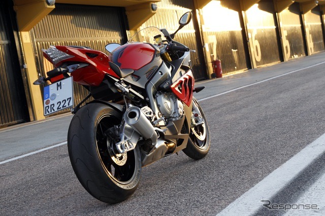 BMW S1000RRをフルモデルチェンジ---高感度のレスポンス