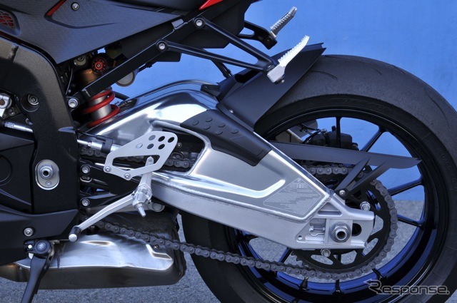 BMW S1000RRをフルモデルチェンジ---高感度のレスポンス