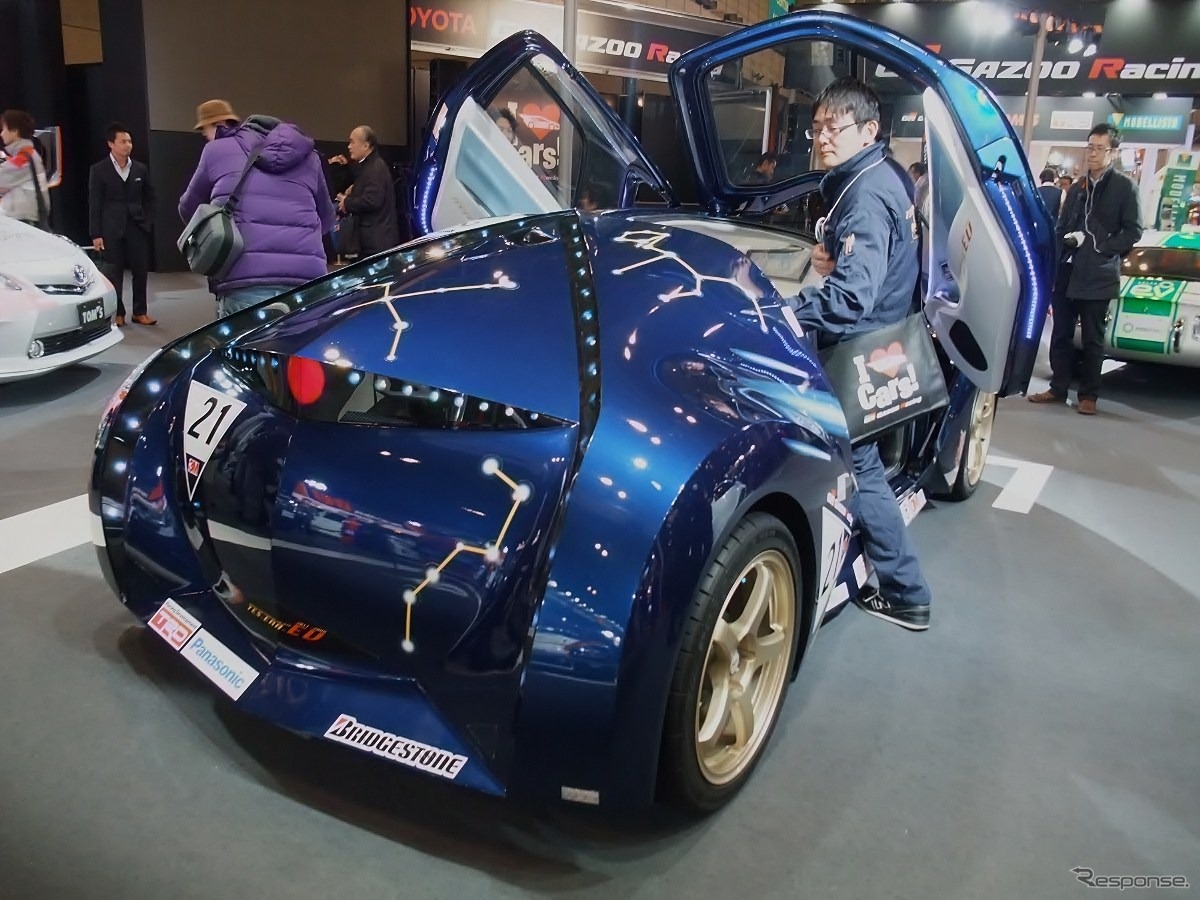 リアビュー。機動戦士ガンダムのザクを連想させるブレーキランプが特徴的だ（東京オートサロン12）