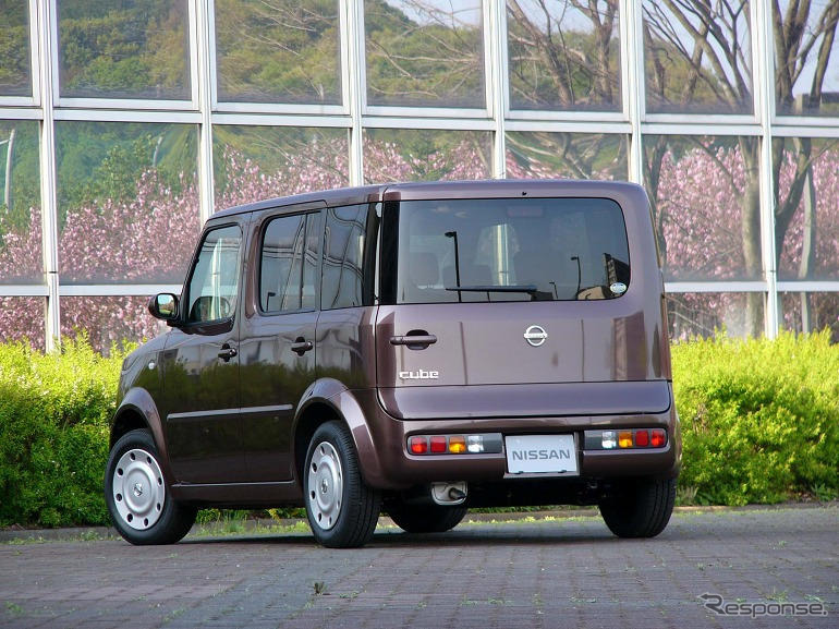 日産キューブにコンランとのコラボレーションによる限定車