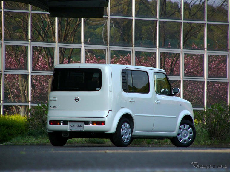 日産キューブにコンランとのコラボレーションによる限定車