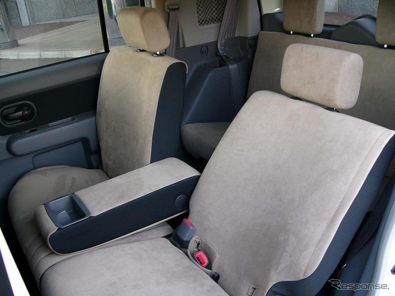 日産キューブにコンランとのコラボレーションによる限定車