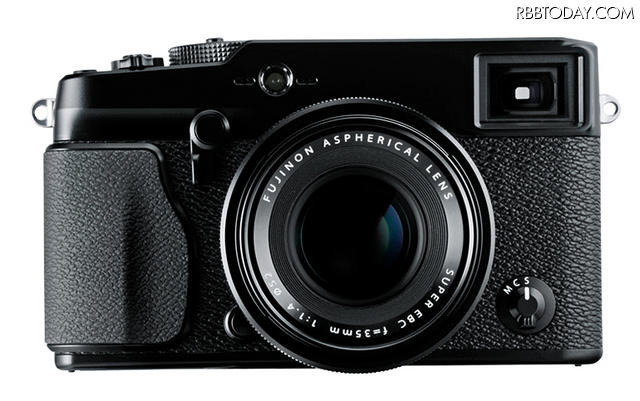 レンズを装着した「FUJIFILM X-Pro1」本体（レンズは別売）