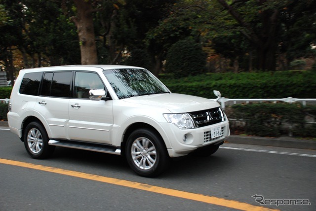 三菱パジェロ