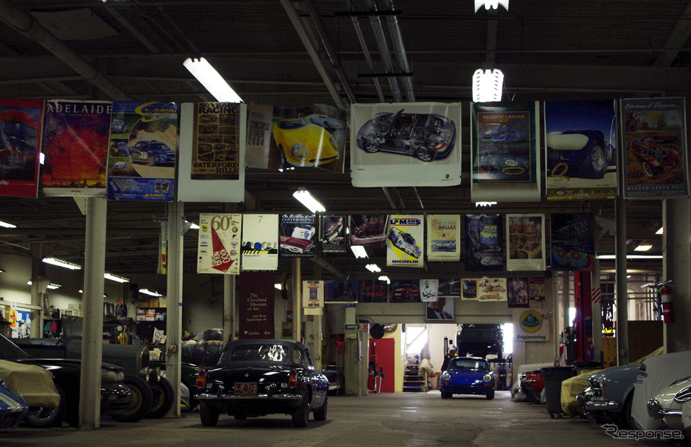 クラシックカーオーナーによる共同ガレージ。月に一回ミーティングを開催し、クラシックカー談義に花を咲かせるのだという