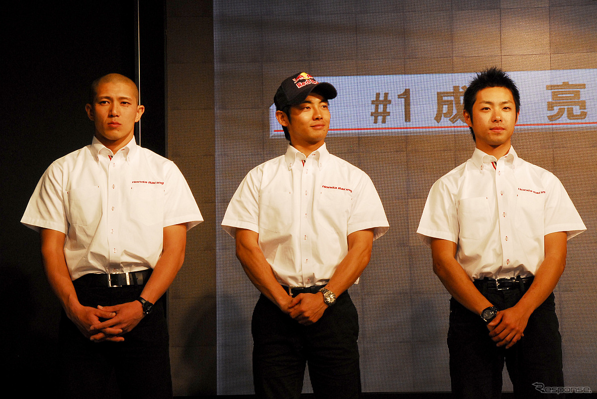 海外レースに参戦する日本人ライダー。左から清成龍一選手、青山博一選手、高橋裕紀選手