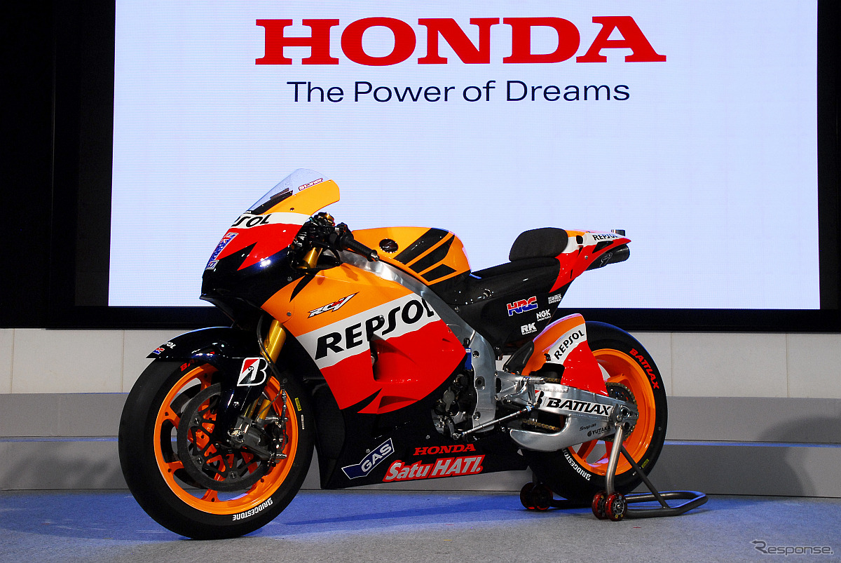 新開発の1000ccV型4気筒エンジンを搭載するRC213V