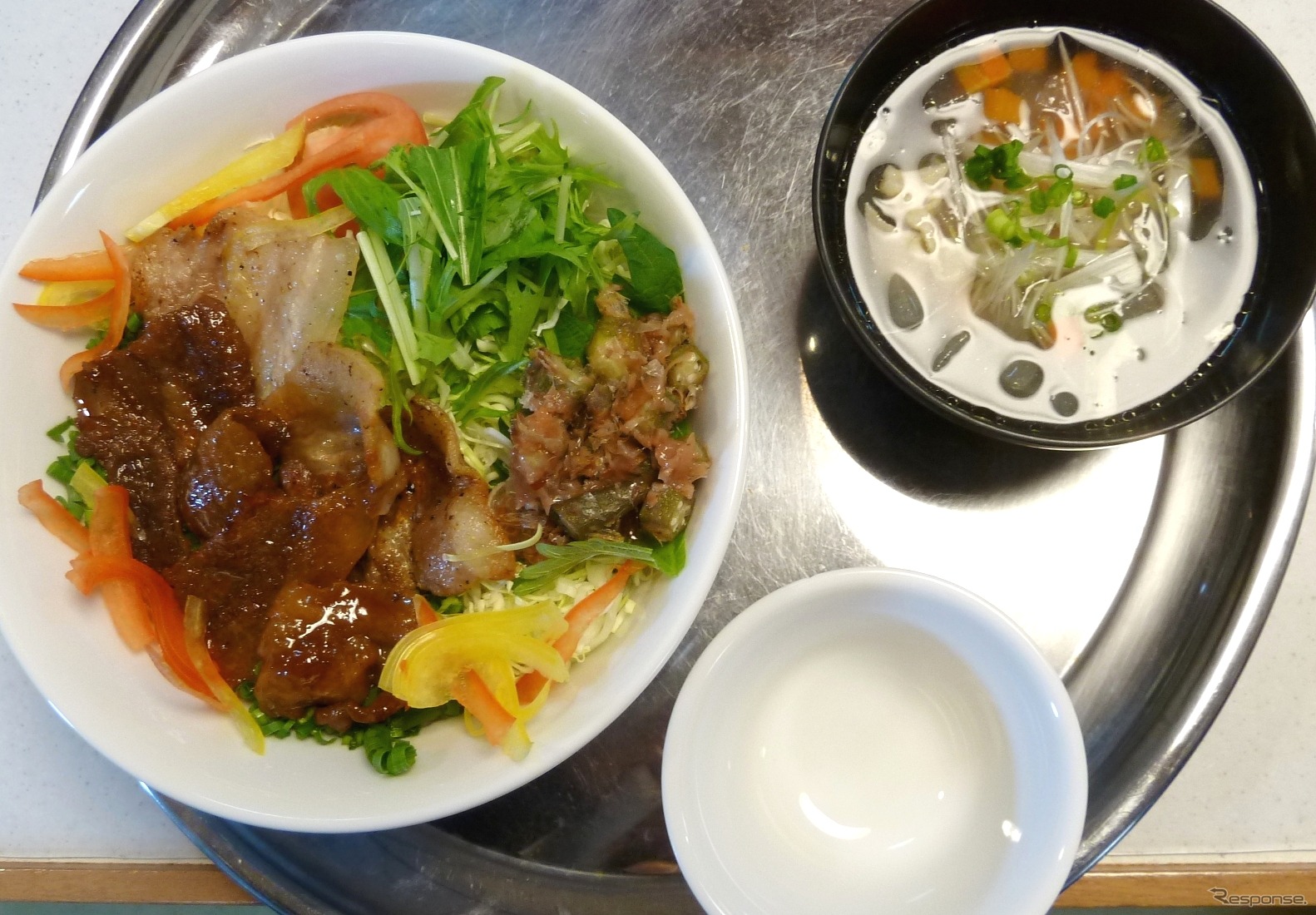 優勝した巡視船こしき。味に変化をつけた丼と生姜をきかせた冬瓜のすまし汁