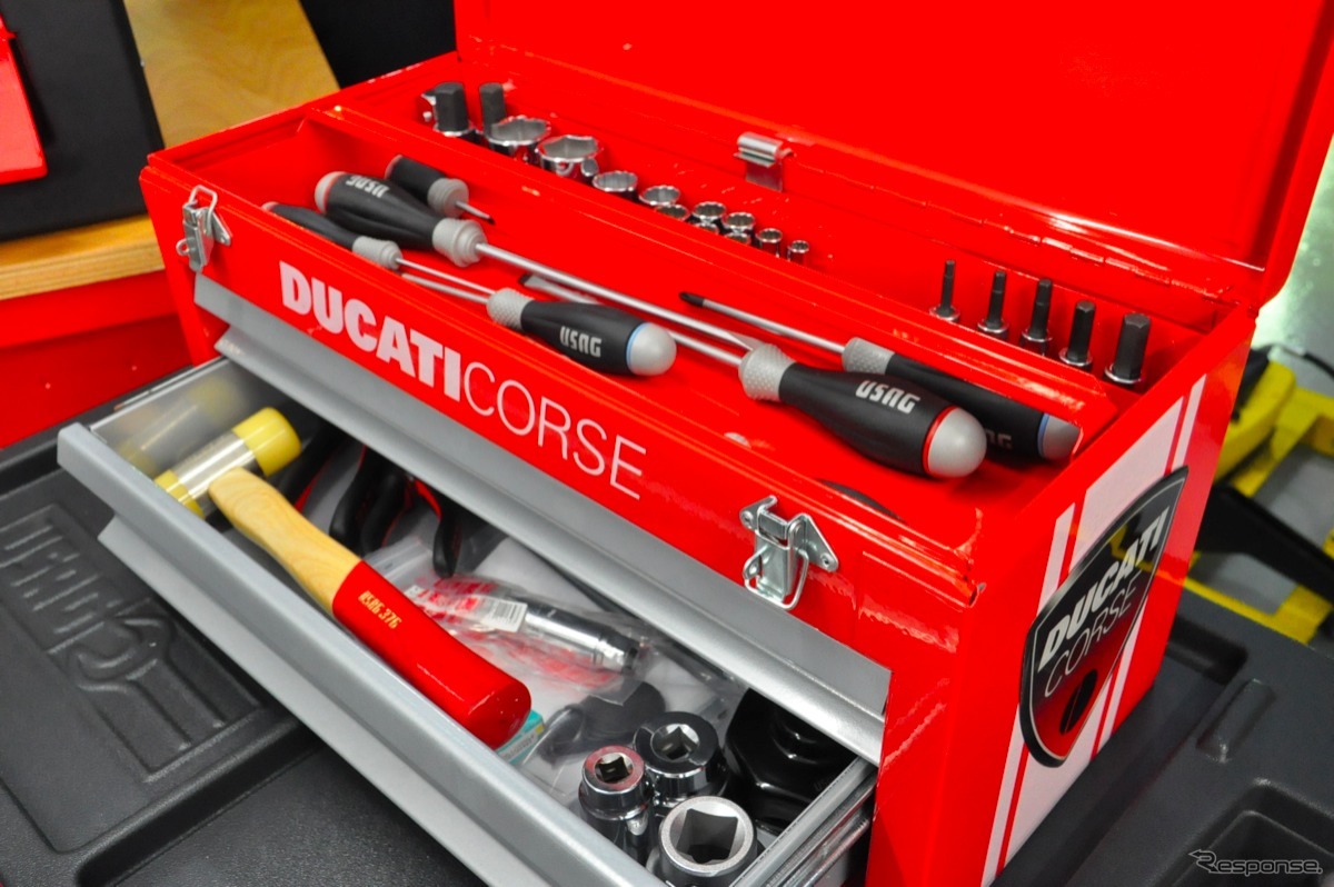 エムエスジャパンの発表会。溶接のデモを行なうなど、来場者に向けて、同社が扱う機器が紹介された