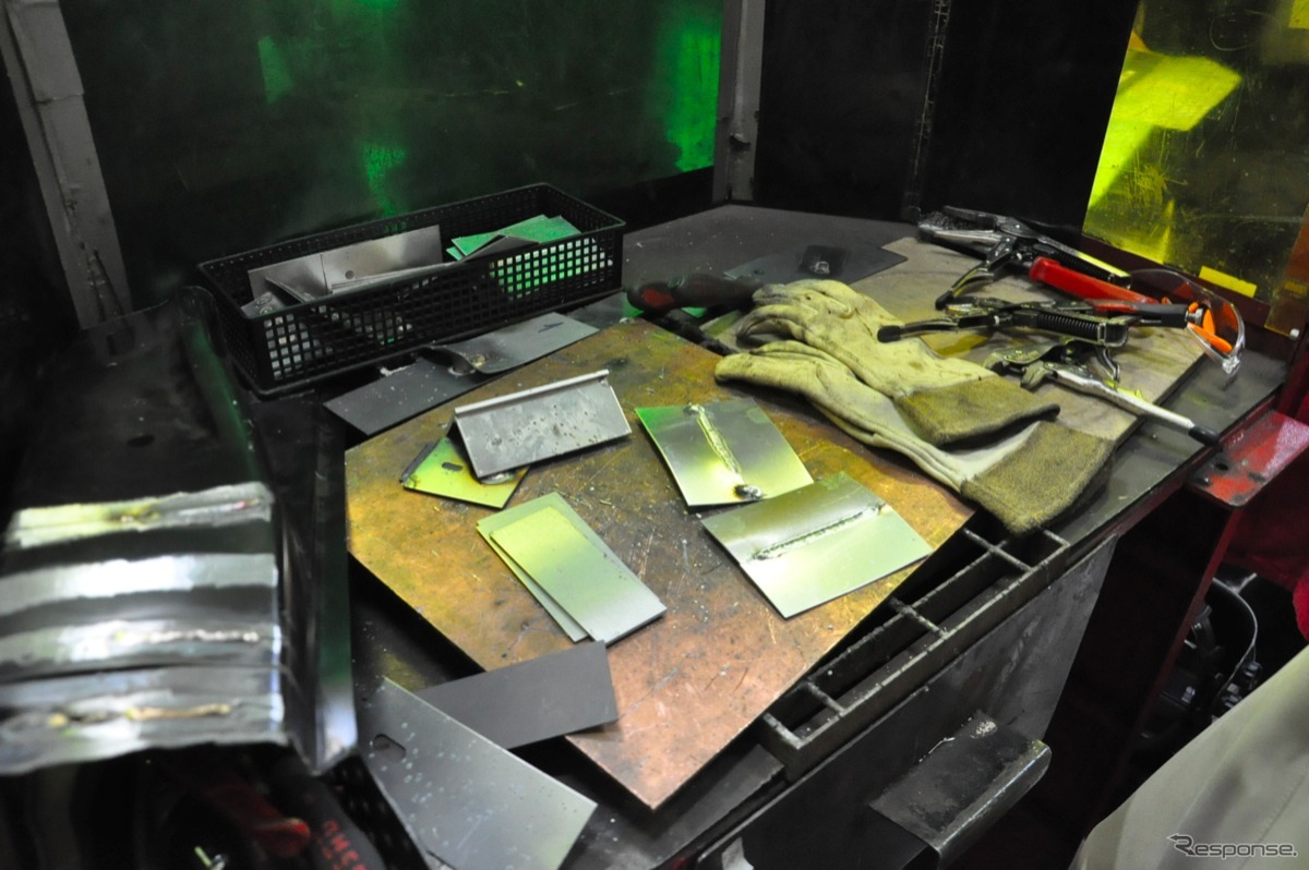 エムエスジャパンの発表会。溶接のデモを行なうなど、来場者に向けて、同社が扱う機器が紹介された