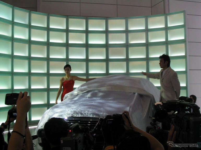 【北京モーターショー04】トップオブトヨタが注目を集める…豊田章男専務