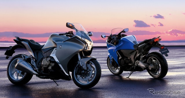 ホンダ VFR1200F Dual Clutch Transmission （チタニウムブレードメタリック）、VFR1200F （キャンディータヒチアンブルー）