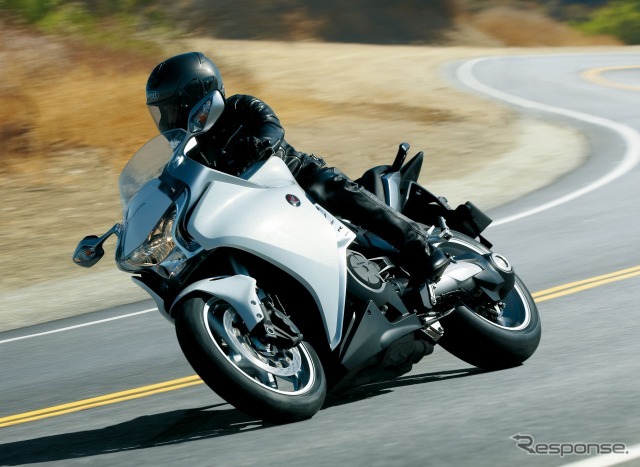 ホンダ VFR1200F Dual Clutch Transmission 走行イメージ
