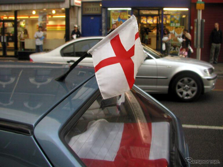 【ユーロ2004】危険な小旗