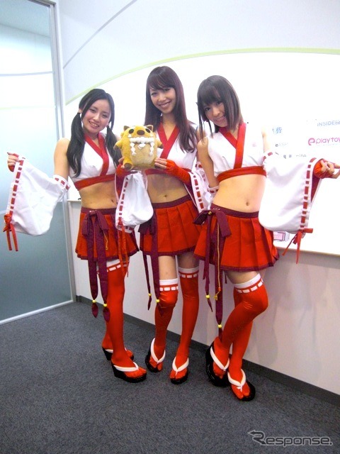 クスコ（全日本ラリー）、向かって左から船木梨可子、大平志保、前田まみ。