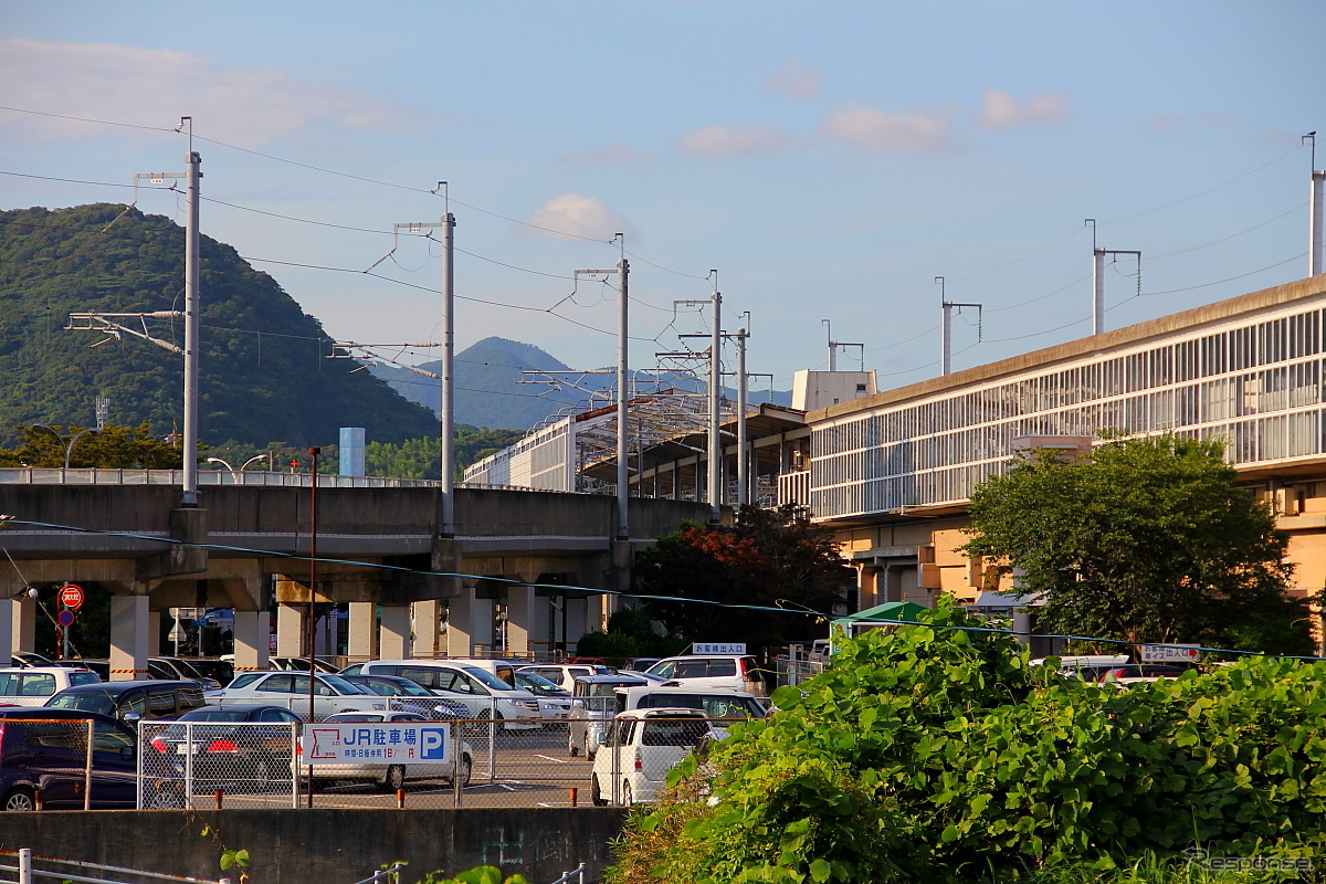 新下関新幹線ホーム付近から分岐して延びる保線基地への渡り線。