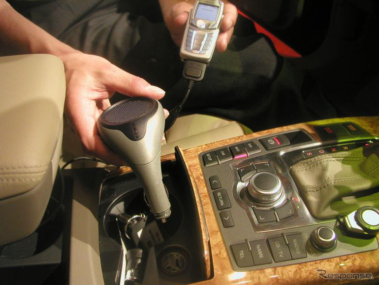 ノキアが携帯電話のハンズフリーキット2機種を発売